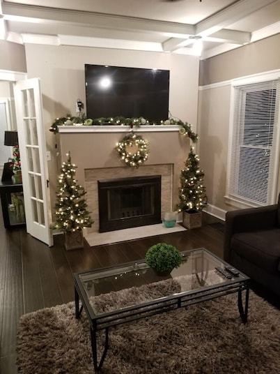 Middletown Centenarian 4 Bed 2 Bath Sleeps 12