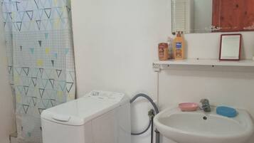 Douche, bidet, papier toilette