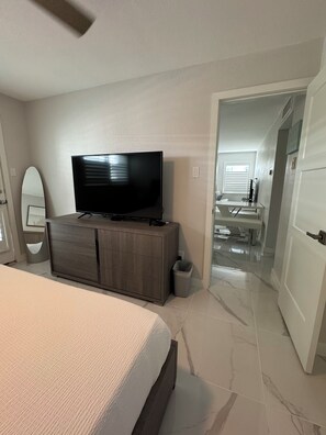 2 makuuhuonetta, silitysrauta/-lauta, ilmainen Wi-Fi, vuodevaatteet