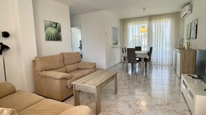 TV, fireplace - GOLF MAR II A 1-4 (Pals)