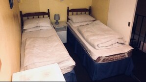 2 chambres, fer et planche à repasser, Wi-Fi gratuit, draps fournis