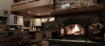 Charming, cozy, rustic Chalet.. Hollywood Hills, OLD FORGE, NY 