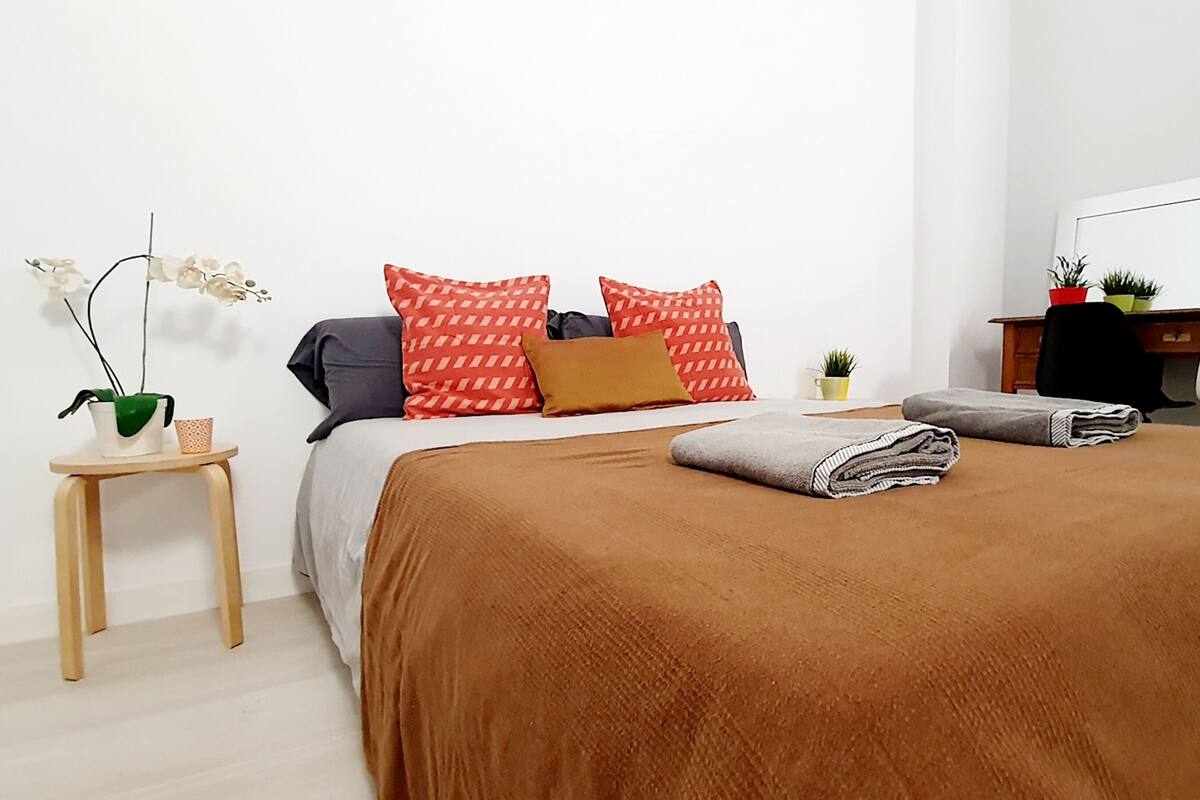 Habitación básica doble | Insonorización, wifi gratis y ropa de cama