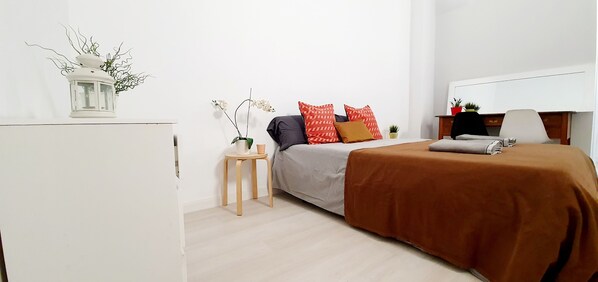 Habitación básica doble | Insonorización, wifi gratis y ropa de cama 