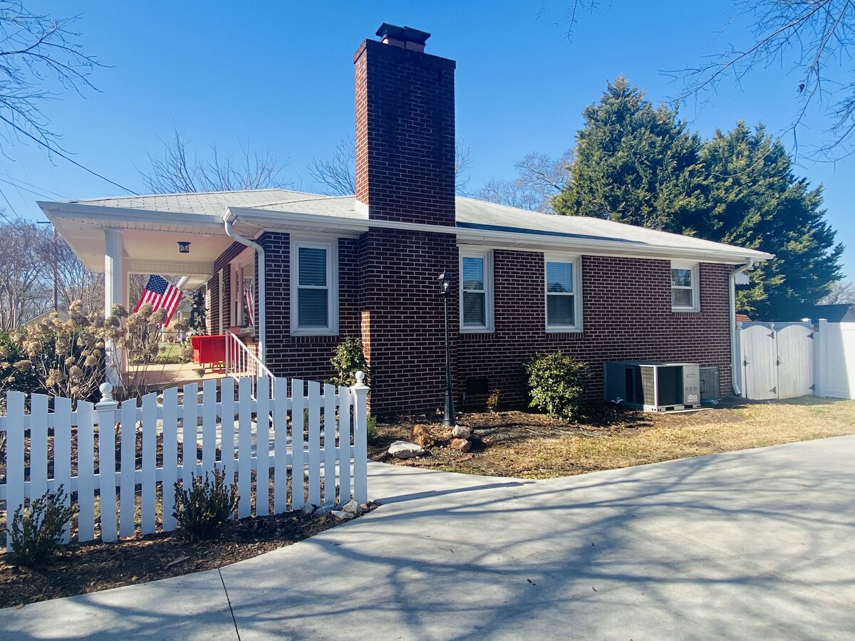 Photo 3 of Downtown Greer Cottage ⭐️ Walk to downtown!