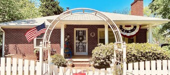 Downtown Greer Cottage ⭐️ Walk to downtown!