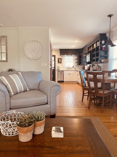 Downtown Greer Cottage ⭐️ Walk to downtown! 