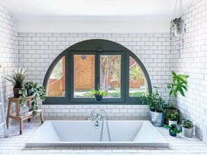 Bathtub, hair dryer, towels, soap - La font Molinae - Heated swimming pool - Jacuzzi (Saint-Jean-de-la-Blaquière)