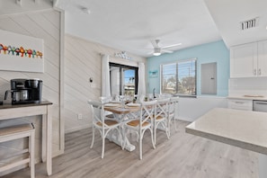 Dining - 🐾 Pet Friendly, Heated Pool, Gorgeous Renovation, Walk to the sugar sand of FMB! (Fort Myers Beach)
