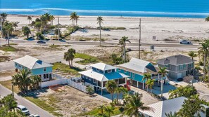 Exterior - 🐾 Pet Friendly, Heated Pool, Gorgeous Renovation, Walk to the sugar sand of FMB! (Fort Myers Beach)
