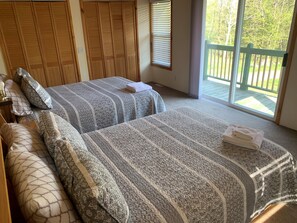 2 bedrooms, iron/ironing board, free WiFi, bed sheets