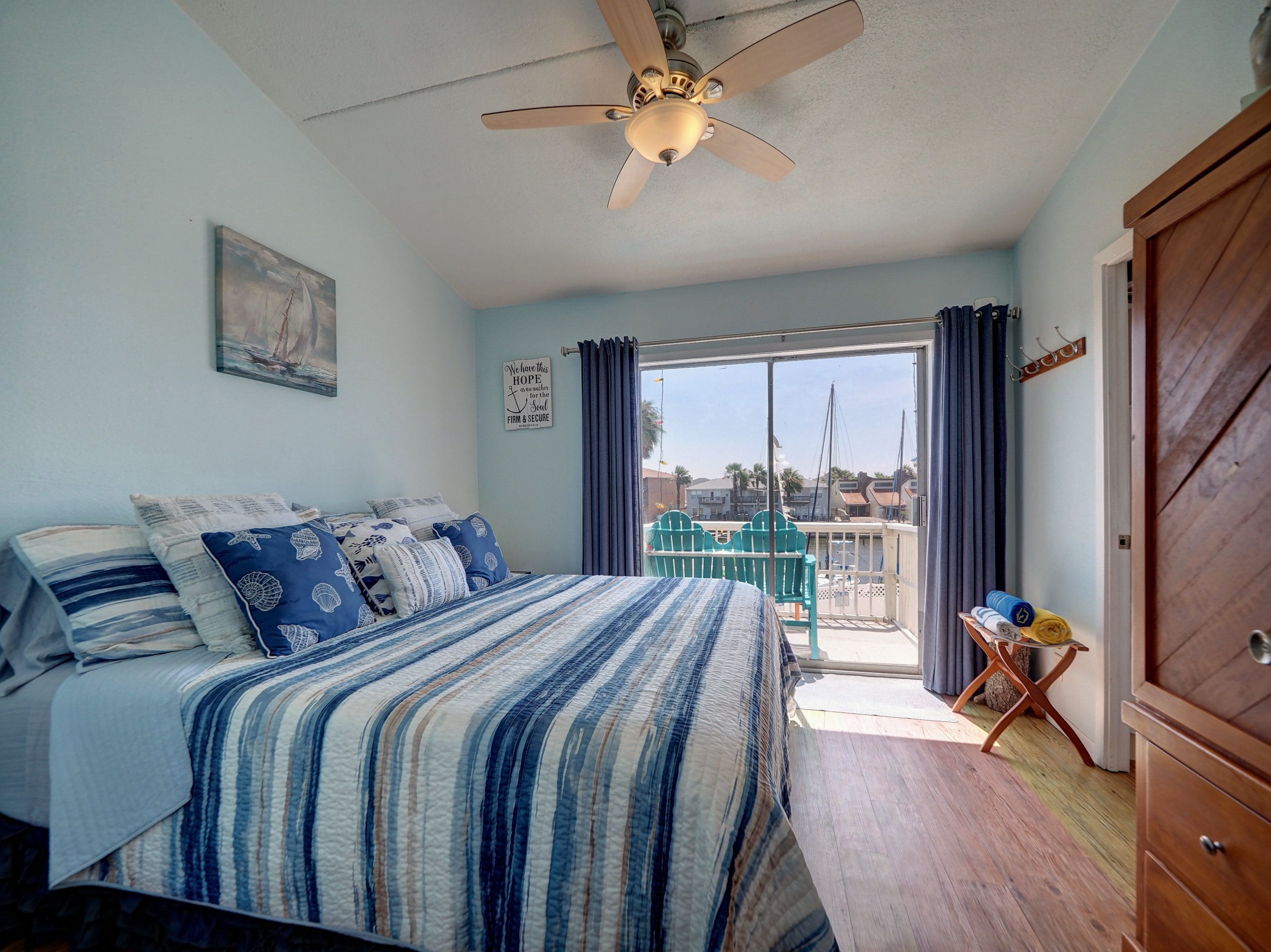 2 bedrooms, desk, iron/ironing board, WiFi (free)