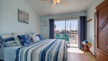 2 bedrooms, desk, iron/ironing board, WiFi (free)