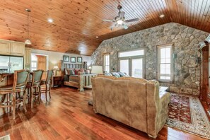 TV - Toccoa River Cottage Romantic River Access (Blue Ridge)