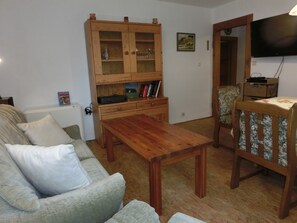 TV, books, music library, stereo