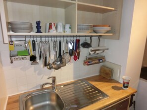 Kylskåp, mikrovågsugn, ugn och spishäll