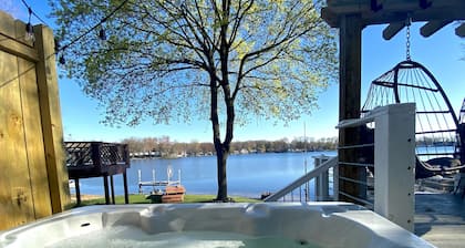 Pine Lake Retreat- sparkling hot tub! Lakeside house with sandy beach lakefront!