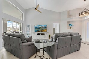 TV, DVD player - STUNNING Gulf Access Villa with Heated Pool - Villa Southern Paradise - Roelens Vacations (Cape Coral)