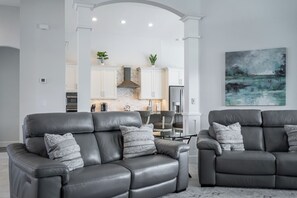 TV, DVD player - STUNNING Gulf Access Villa with Heated Pool - Villa Southern Paradise - Roelens Vacations (Cape Coral)