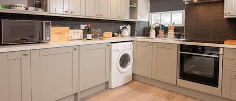 Microwave, oven, dishwasher, cookware/dishes/utensils