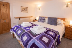 2 slaapkamers, een strijkplank/strijkijzer, internet, beddengoed