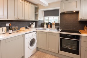 Microwave, oven, dishwasher, cookware/dishes/utensils - Bottom Shop, Elterwater (Chapel Stile)