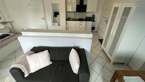 Studio, 1 dobbeltseng med sovesofa (incl. EUR 25 cleaning fee per stay) | Eget kjøkken | Kaffetrakter/tekoker, kjøleskap, mikrobølgeovn og kokeplater