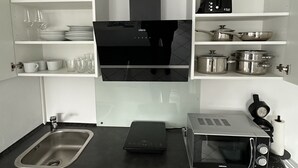 Studio, 1 dobbeltseng med sovesofa (incl. EUR 25 cleaning fee per stay) | Eget kjøkken | Kaffetrakter/tekoker, kjøleskap, mikrobølgeovn og kokeplater
