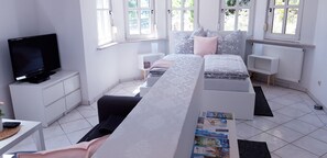 Studio, 1 Double Bed with Sofa bed (incl. EUR 25 cleaning fee per stay) | Living area - Apartment Donaublick (Bad Abbach)