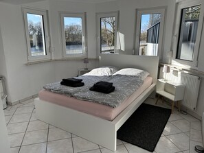 Estúdio, 1 cama de casal e sofá-cama (incl. EUR 25 cleaning fee per stay) | Ferros/tábuas de passar roupa, Wi-Fi de cortesia, roupa de cama