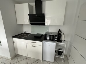 Studio, 1 Double Bed with Sofa bed (incl. EUR 25 cleaning fee per stay) | Private kitchen