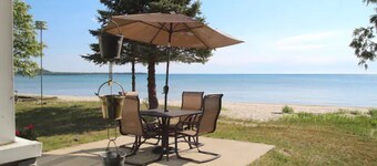 Squeaky Clean! Gorgeous St. Ignace Beach House!