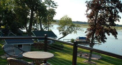 New owners, fresh remodel - Lakehouse with 100' of sandy frontage on White Lake!