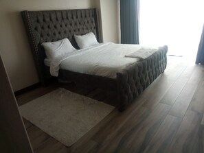 2 bedrooms, WiFi, bed sheets - Fully furnished 8th floor apartment (Nairobi)