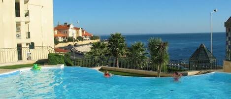 Piscine couverte, piscine extérieure