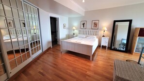 4 makuuhuonetta, työpöytä, silitysrauta/-lauta, ilmainen Wi-Fi