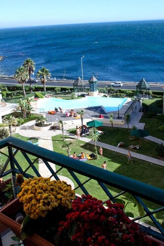 Spacious luxury apartment with 180° ocean view,  pool, seafront beach