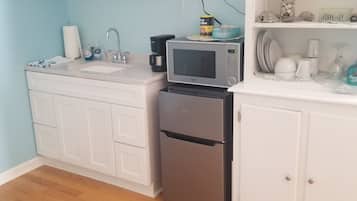 冰箱、微波炉、茶具/咖啡用具、厨具/餐具