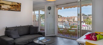 37m2 + 9 m2 terrace on the port of Sanary/mer