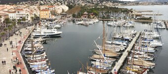 37m2 + 9 m2 terrace on the port of Sanary/mer