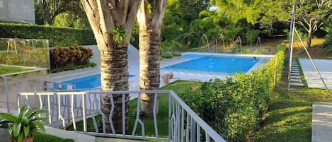 Piscine extérieure, piscine chauffée