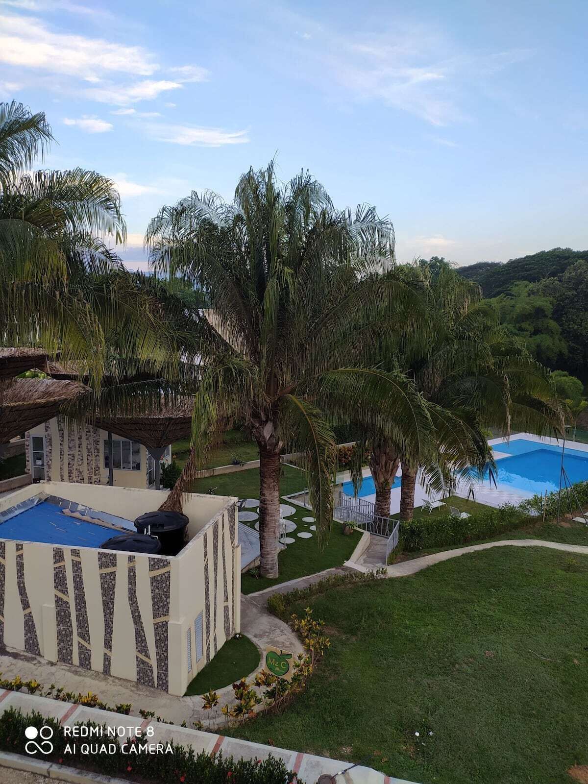 Alberca al aire libre y alberca climatizada