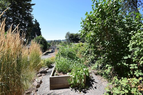 Private modern rustic design within walking distance of main street