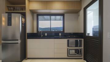 Traditional Apartment | Private kitchen | Fridge, microwave, oven, blender