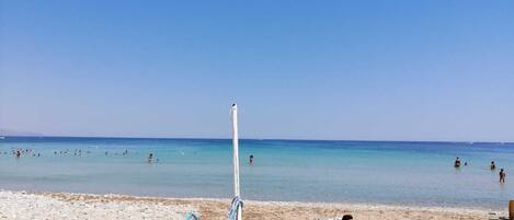 Una spiaggia nelle vicinanze