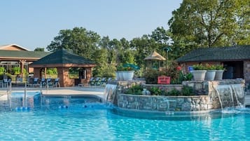Piscine couverte, piscine extérieure