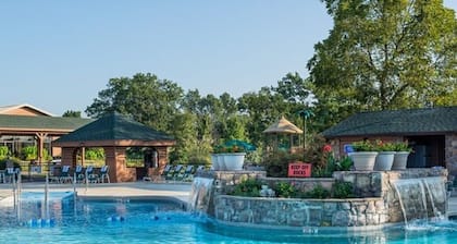 "Fox Trail" Luxury cabin at Branson Woods Resort