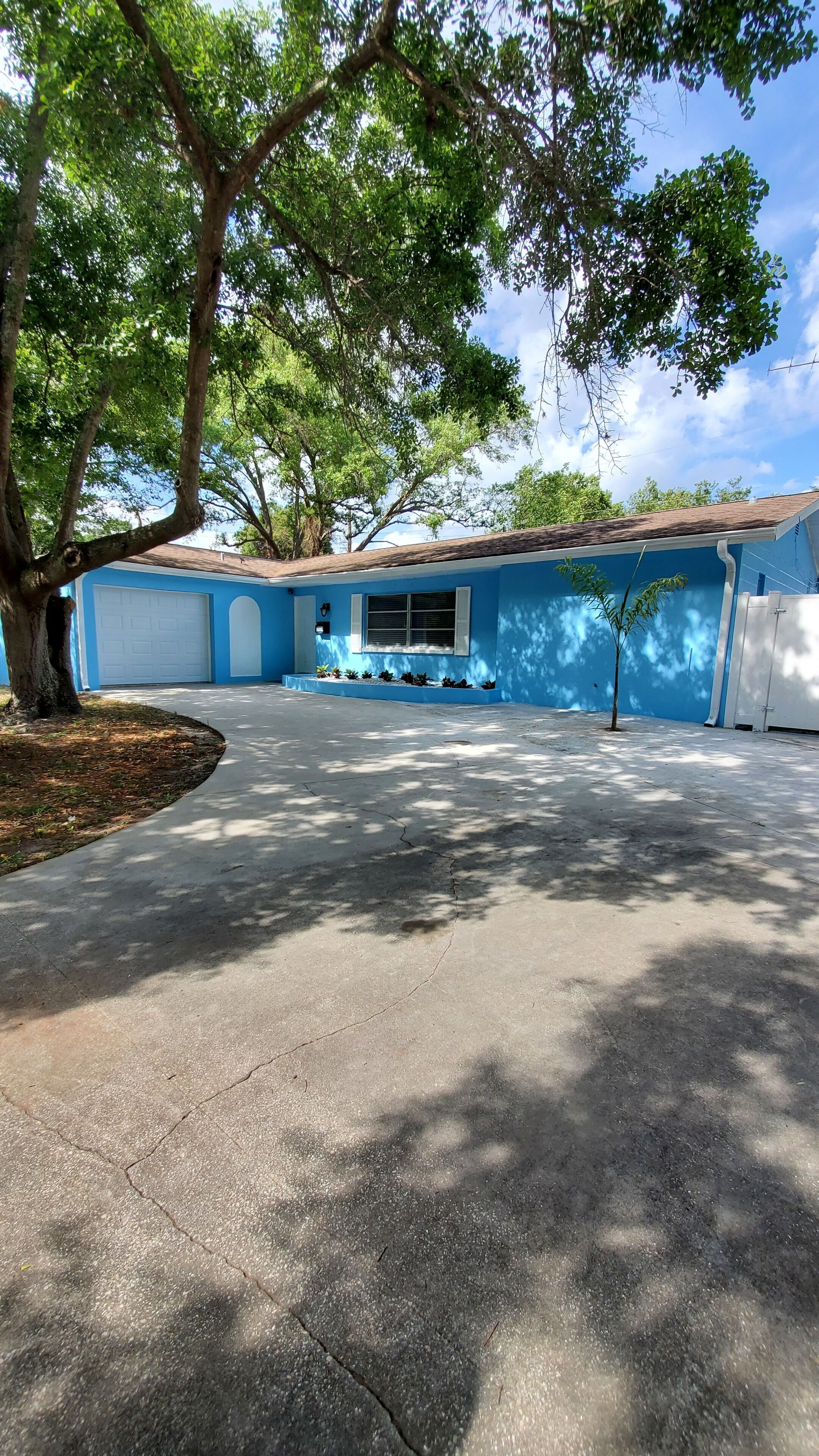 Home next to USF, VA Hospital, Busch Gardens, Moffitt, Advent Health & more.