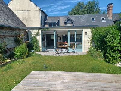 CHARMING HOUSE ALL COMFORT, GARDEN and terrace, SOUTH FACING 300m from the BEACH