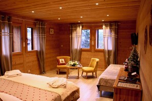 5 habitaciones, tabla de planchar con plancha y cuna de viaje 